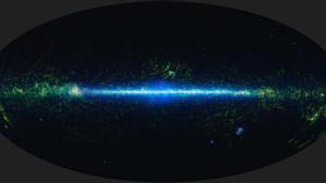 Este mosaico se compone de imágenes que cubren todo el cielo: al observar todo el cosmos en movimiento, NEOWISE puede buscar objetos débiles, como galaxias distantes, o estudiar grupos de objetos cósmicos.