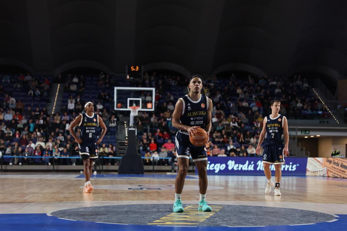 Todas las imágenes de la victoria del Alimerka Oviedo Balontesto ante el Melilla (101-70) en el Palacio de los Deportes
