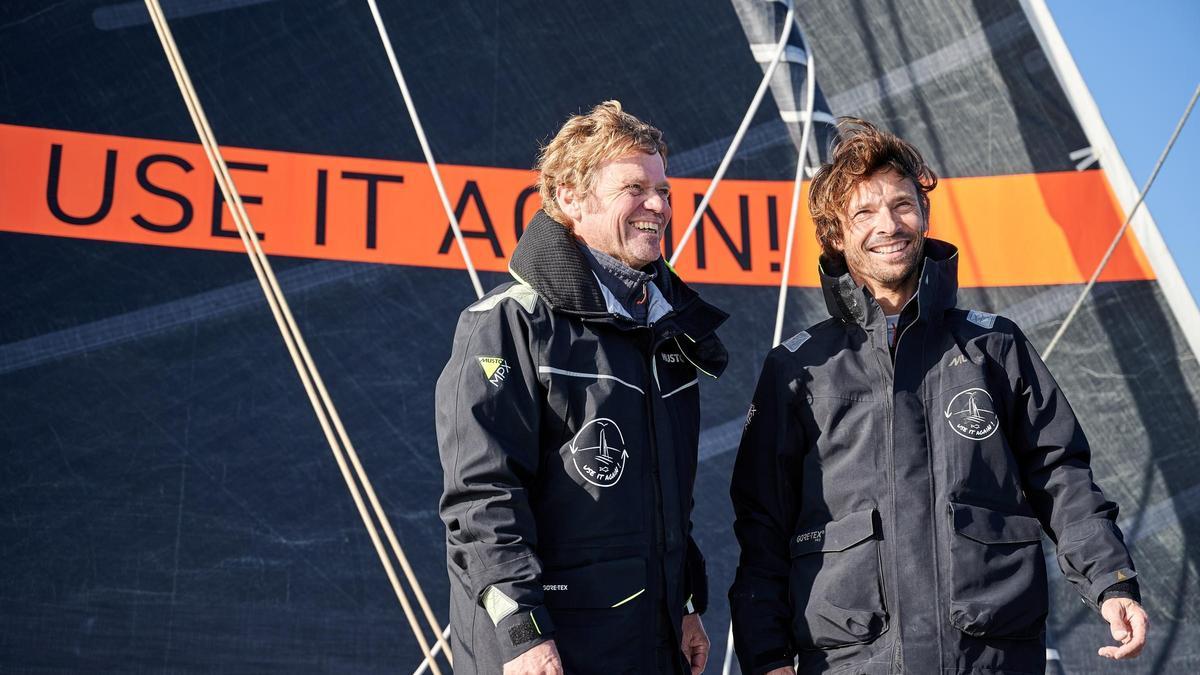 Àlex Pella y Romain Pilliard a bordo del trimarán &#039;Use it Again&#039;.