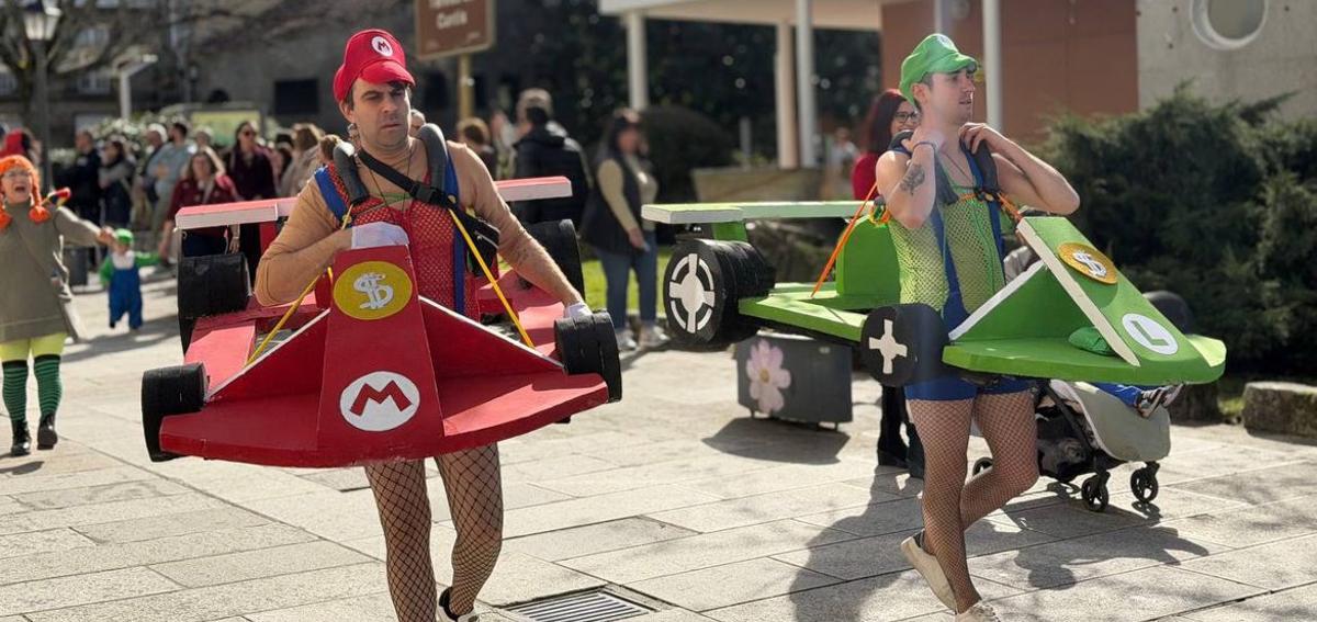 Disfraces, música y buen ambiente ponen el broche de oro al Carnaval | FDV