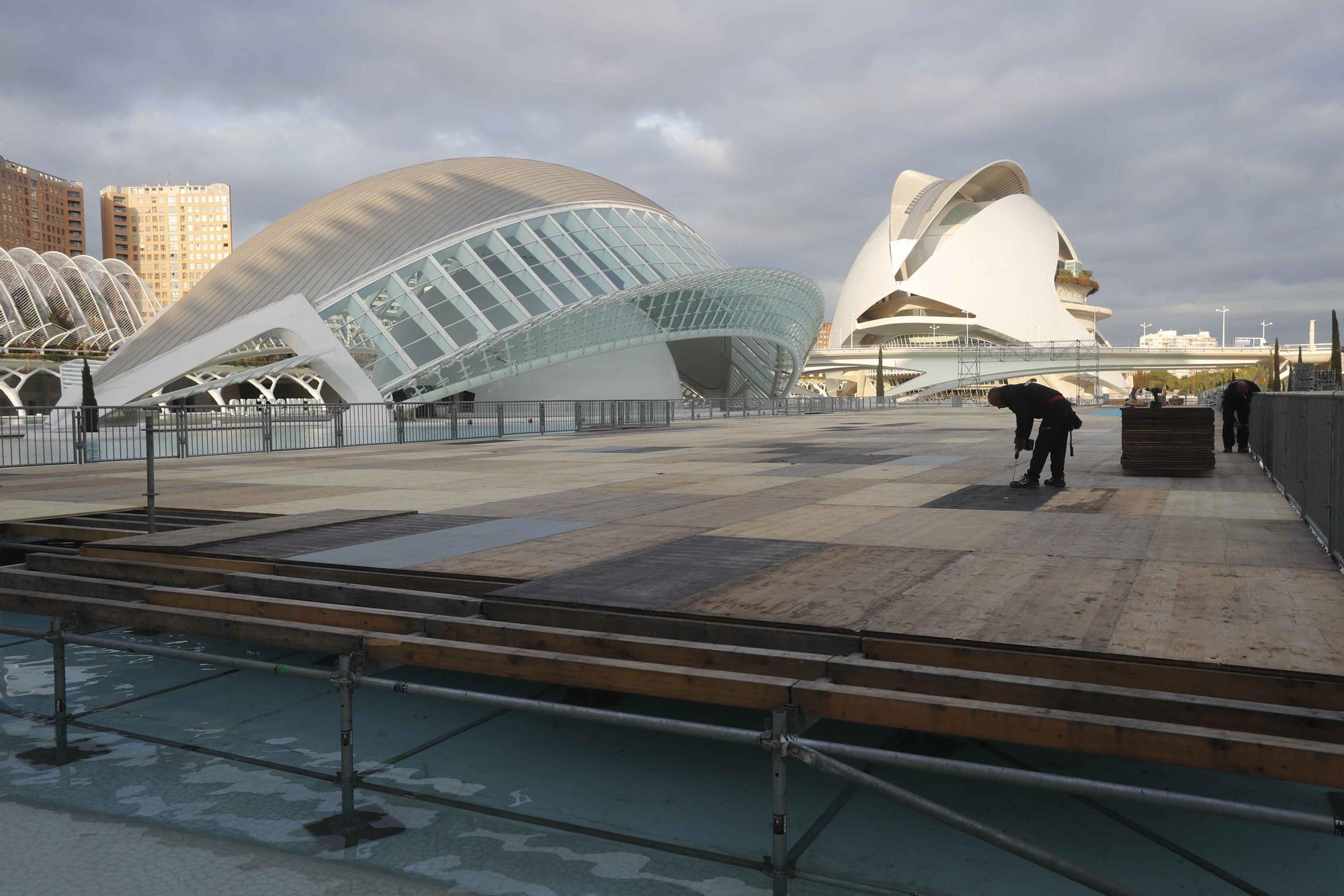 Montaje de la pasarela de meta del Maratón Valencia Trinidad Alfonso EDP