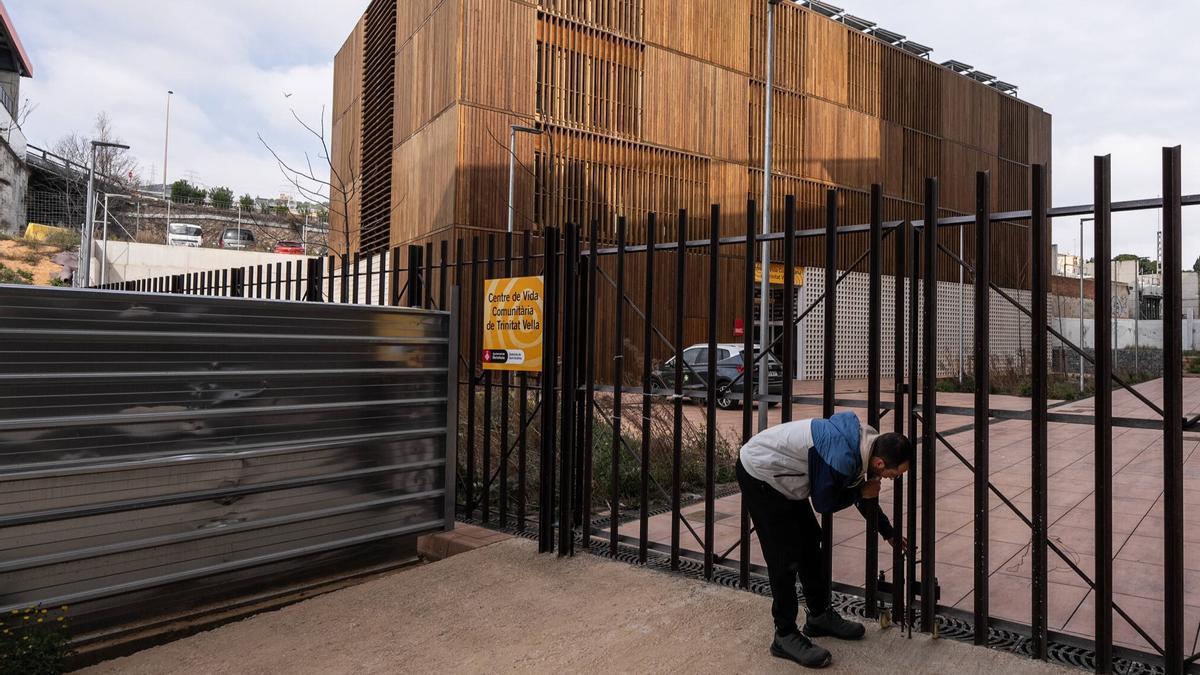 El Centre de Vida Comunitària de Trinitat Vella, cerrado al publico durante más de un año por formaldehido