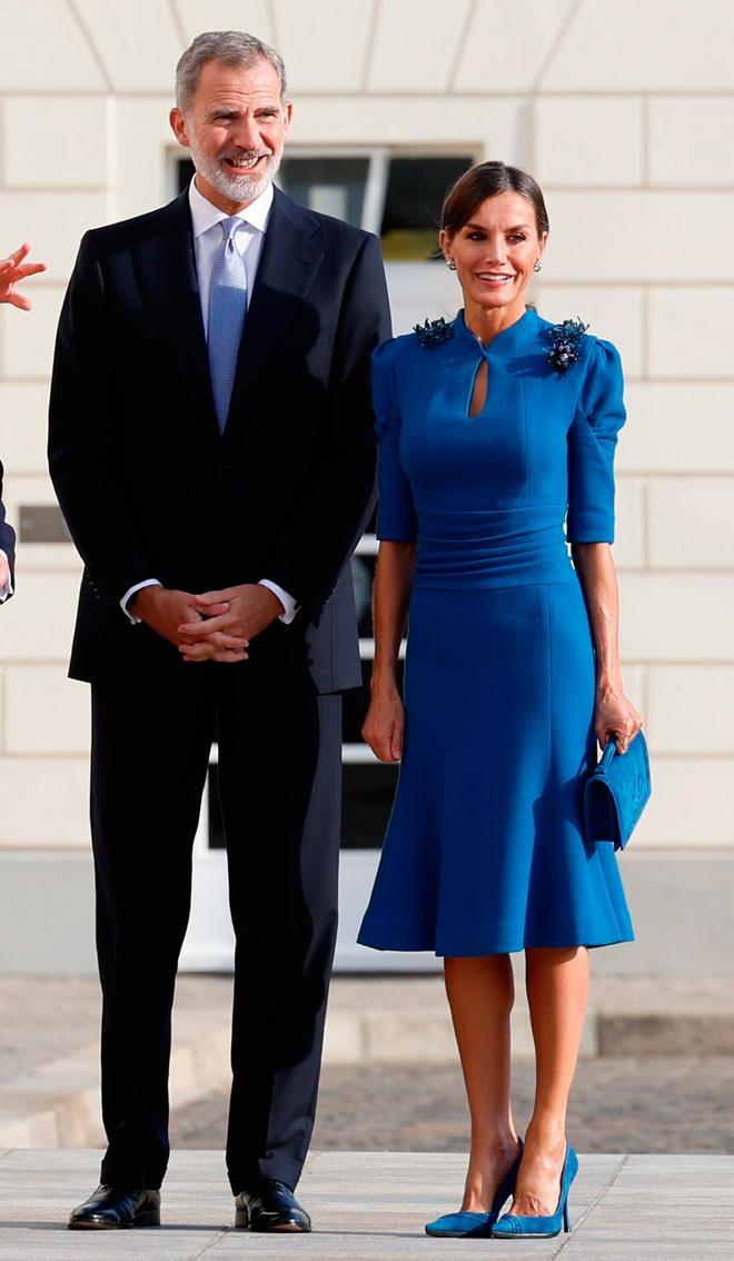El rey Felipe VI y la reina Letizia son recibidos oficialmente con honores en Alemania, en el Palacio de Bellevue
