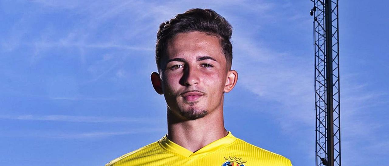 Yeremy Pino con la camiseta del Villarreal C.F.