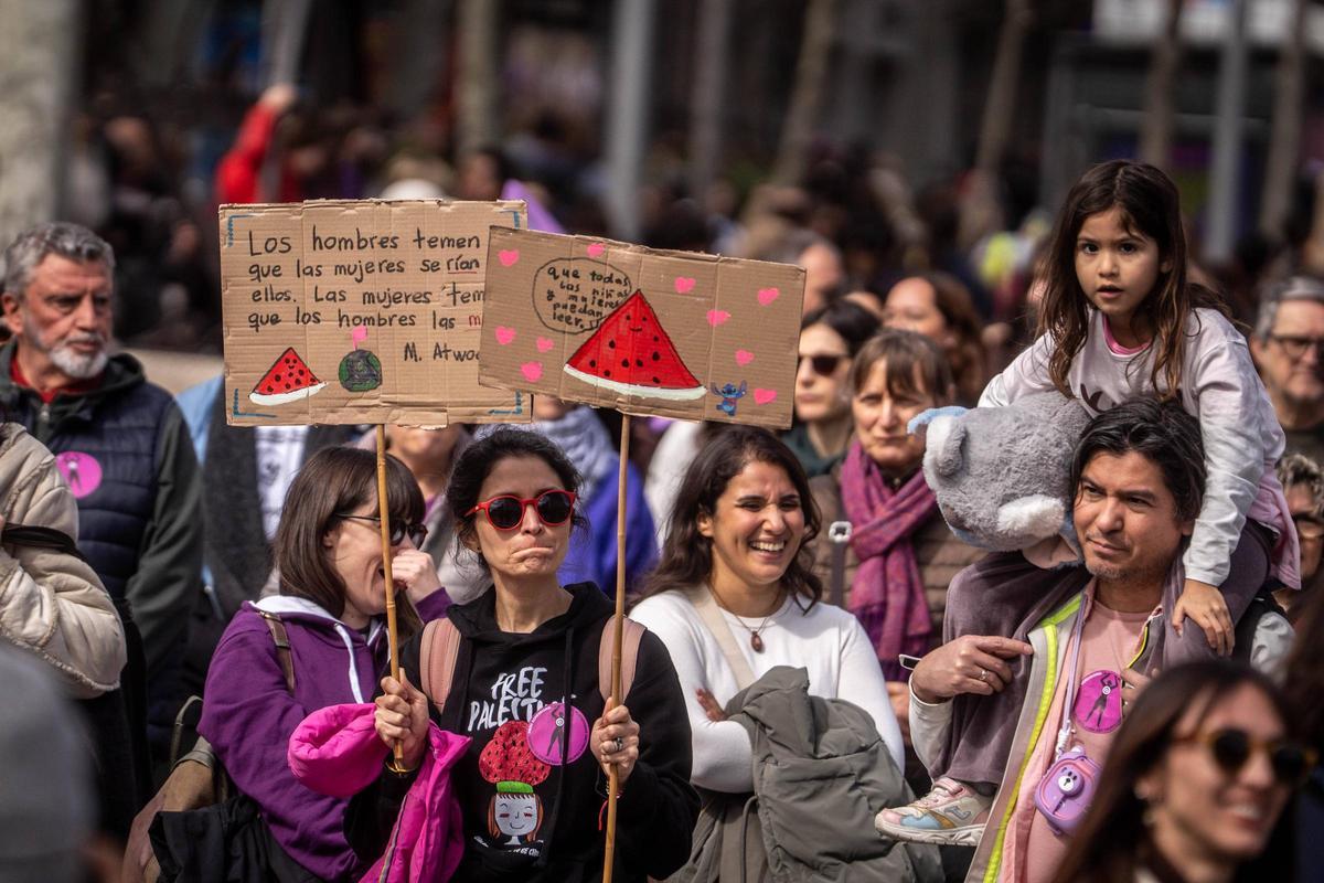 El feminismo toma las calles de Barcelona por el 8M