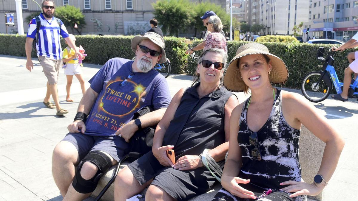 Un telescopio llegado desde Colorado, cámaras desde Alemania y coruñeses preparados para ver el eclipse en A Coruña