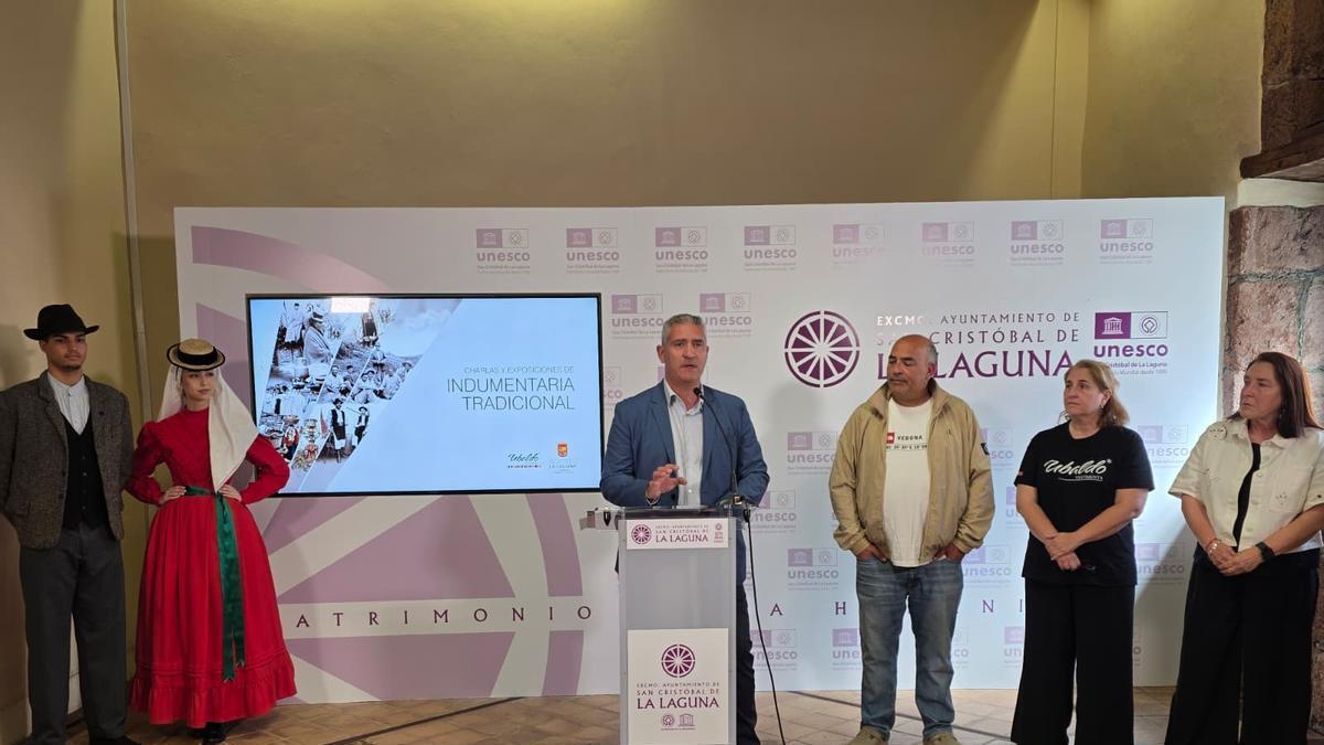 La Laguna lleva la indumentaria tradicional canaria a ocho centros ciudadanos