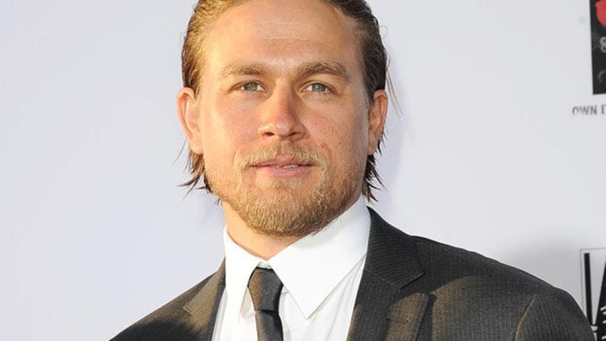 Más seguridad para Charlie Hunnam