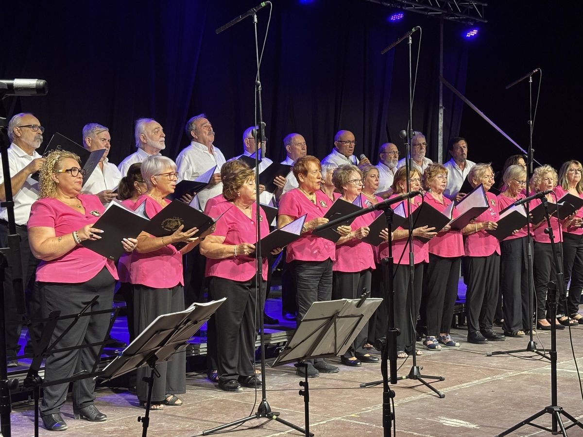 El Coro Dama de Elche cerró el programa de actuaciones con varias habaneras en valenciano