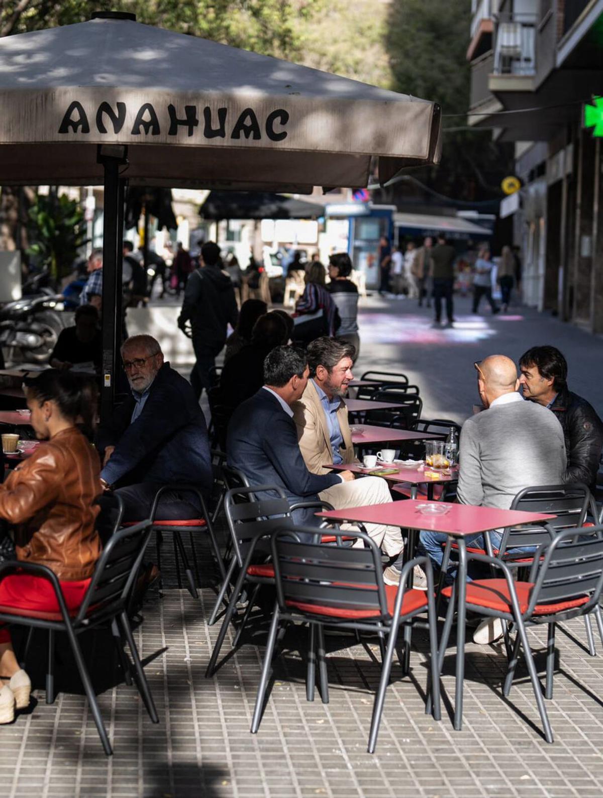 Més de 35.000 firmes de suport a les terrasses en tot just un mes