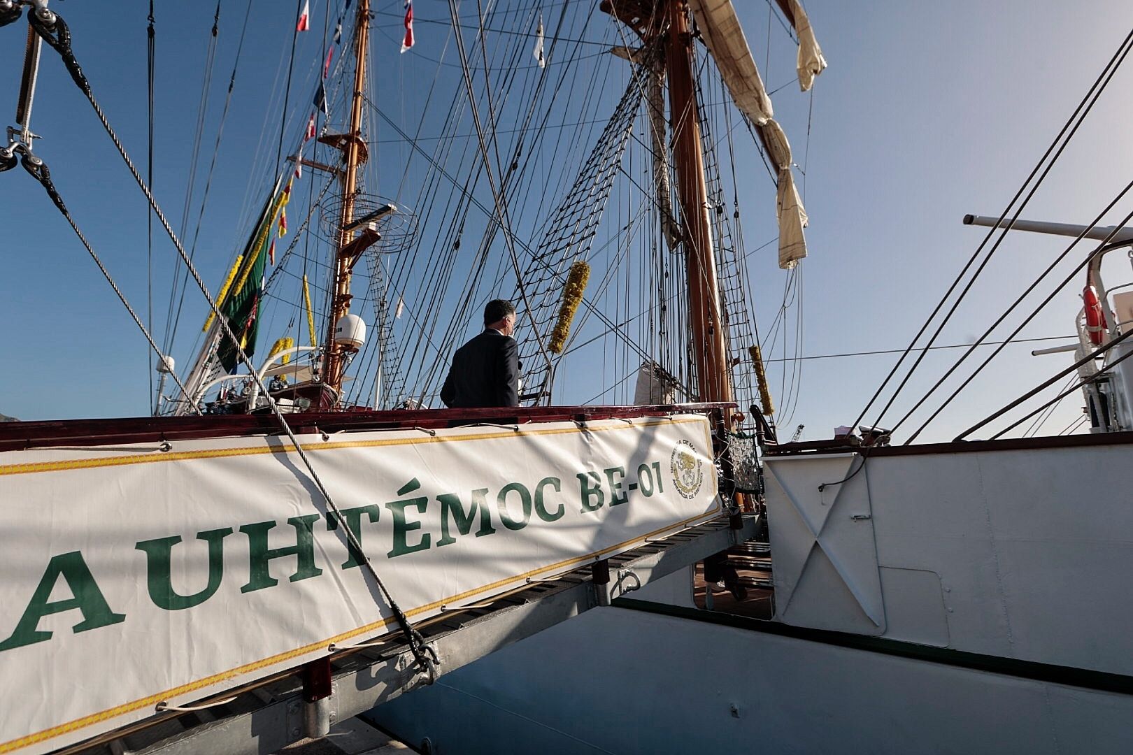 Llegada al Puerto de Santa Cruz del buque escuela mejicano Cuauhtémoc