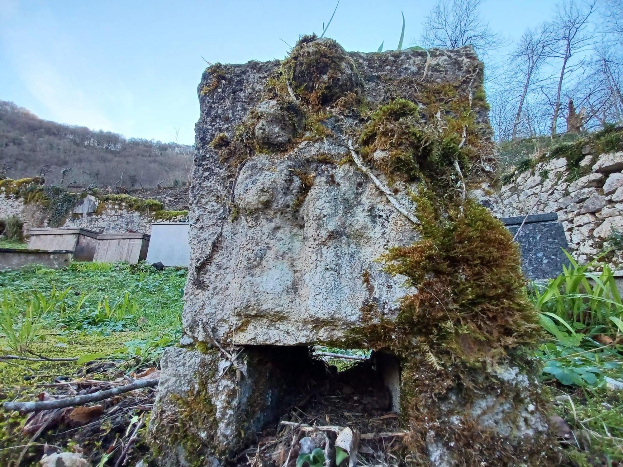 Leones de Papa, jardines de Príncipe y camposanto secreto, las mil y una curiosidades de Covadonga