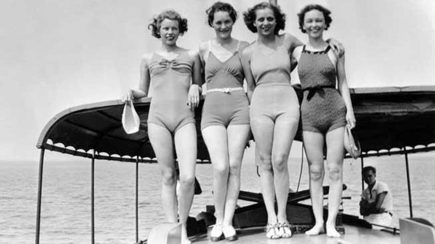 Velas Elegancia Excluir La historia del bañador: Desde el traje de baño hasta el bikini -  Información