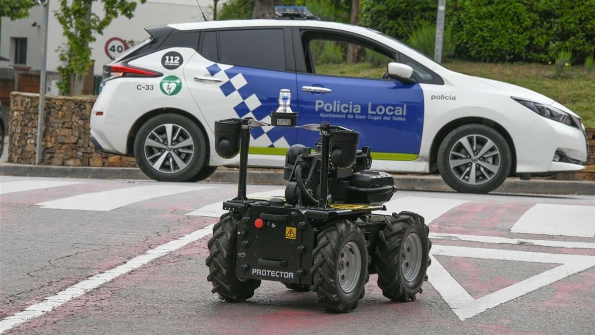 Sant Cugat inicia una prueba con un robot de patrullaje de la policía