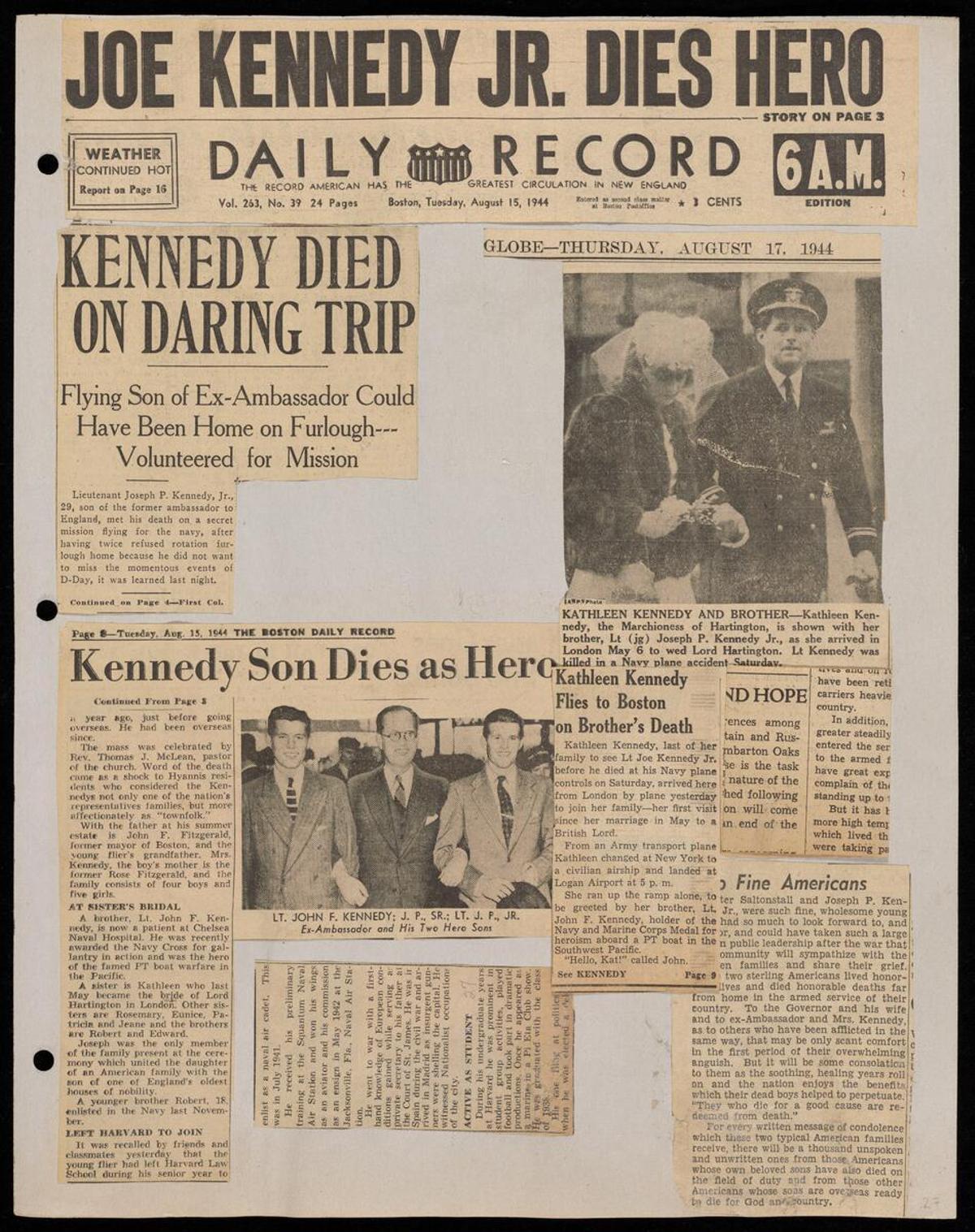 Álbum familiar de los Kennedy con el recorte de la portada del diario 'Daily Record' the Boston informando a cinco columnas de la muerte como un héroe de Joe.