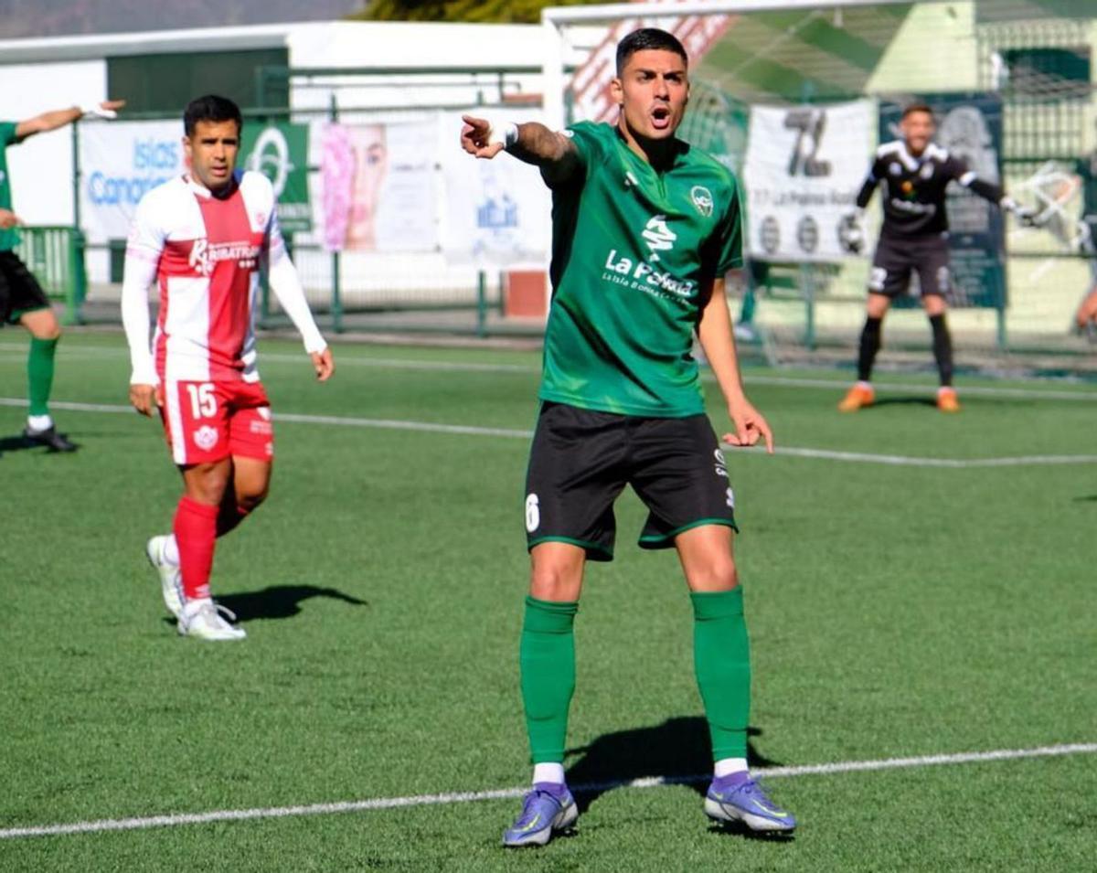 Guti, durante el partido de la jornada anterior ante el Cacereño. | | ATLÉTICO PASO