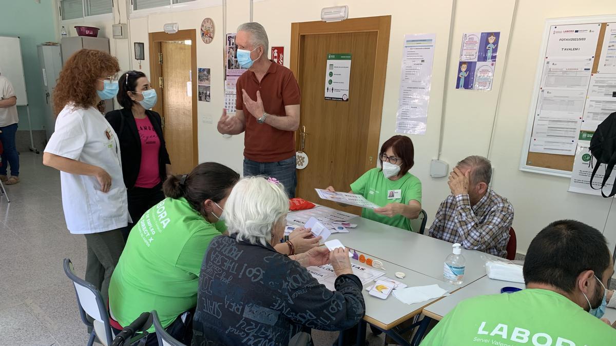 El edil de Empleo en el taller