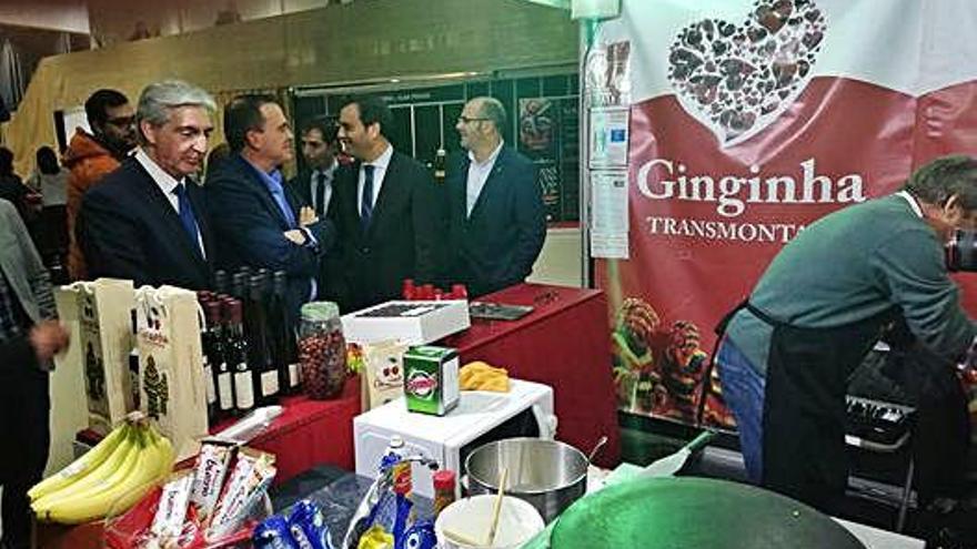 Imagen de uno de los stands de la feria que se realiza en la localidad portuguesa de Braganza.