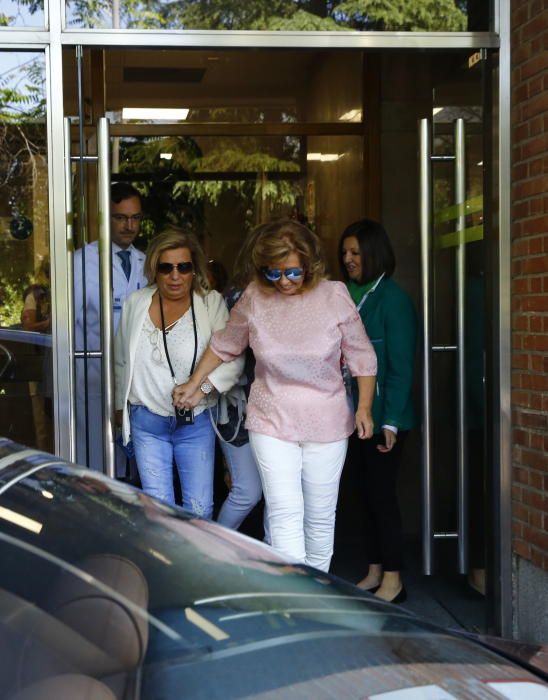 Maria Teresa Campos surt de l''hospital.