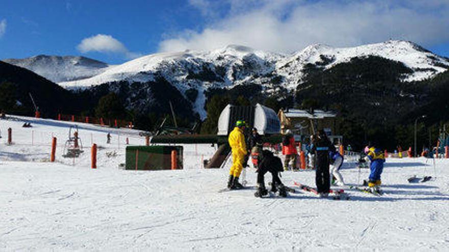 Esquiadors a l&#039;estació d&#039;esquí de la Molina