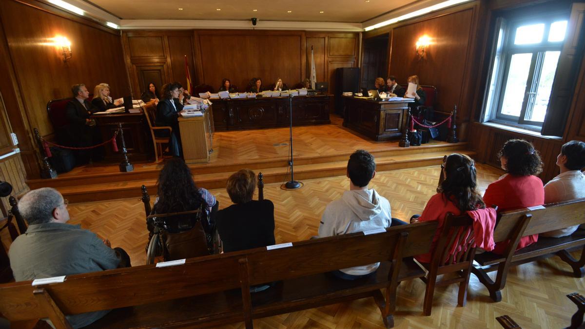 Primera sesión del juicio en la Audiencia de Pontevedra.