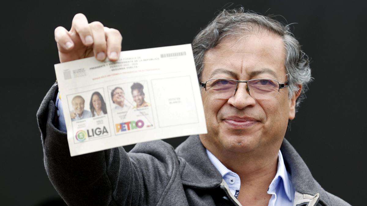 Presidente colombiano rechaza resultados preliminares y espera escrutinio oficial