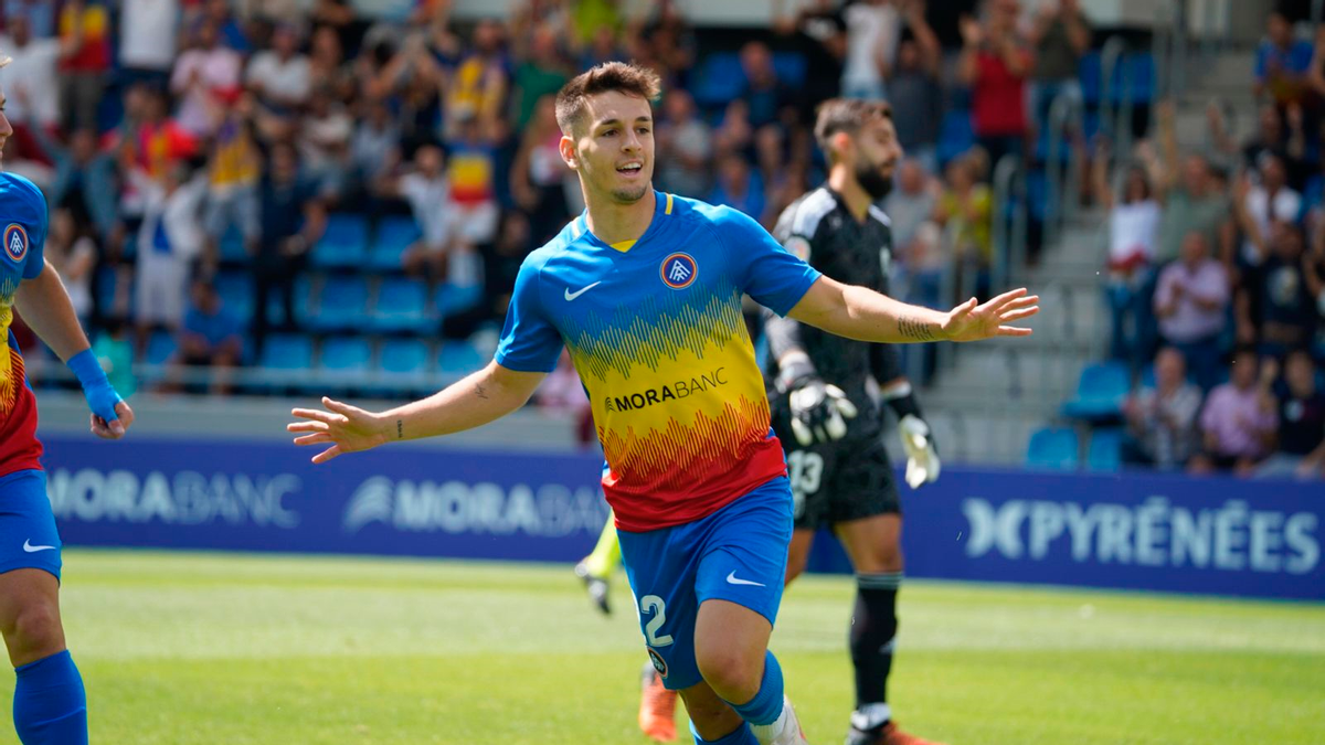 Iván Gil celebrando su gol ante el Granada