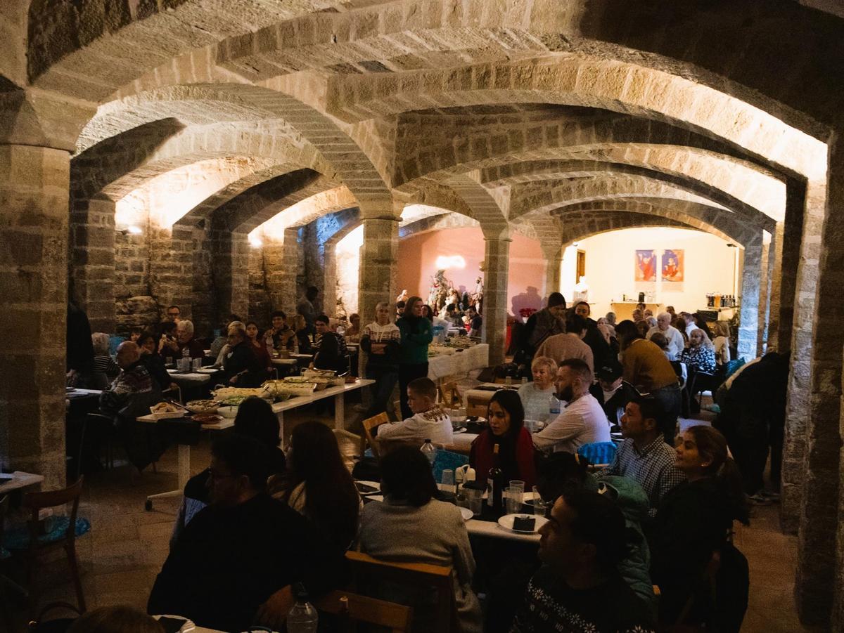 Dinar de Nadal al convent de Santa Clara per als voluntaris de la fundació