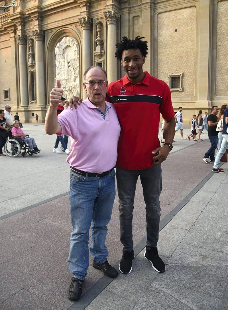 Recorrido turístico del Basket Zaragoza por la capital aragonesa