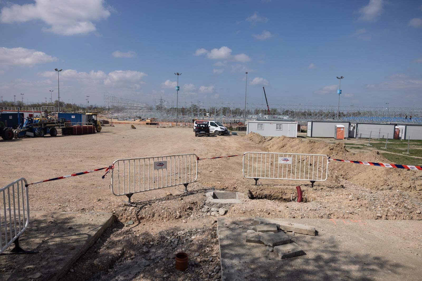 Así evoluciona el montaje de la 'mini' Romareda del Parking Norte