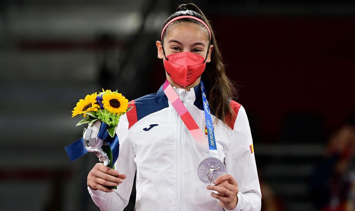  Adriana Cerezo, con la medalla de plata