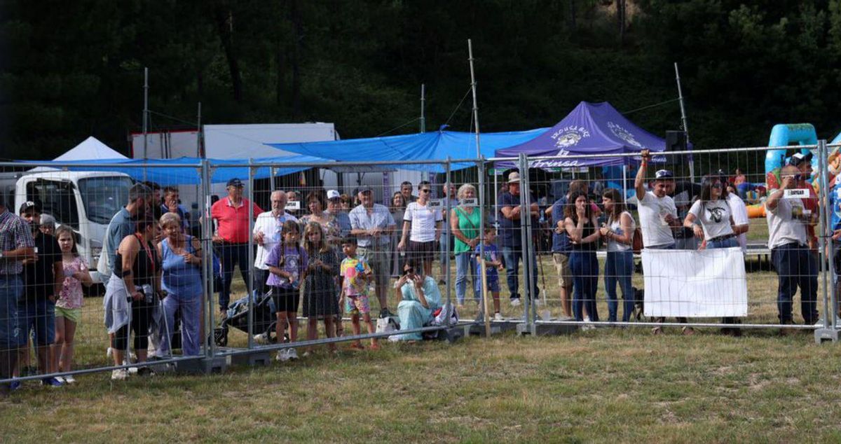La ubicación de la bosta se determina mediante GPS. | Noé Parga