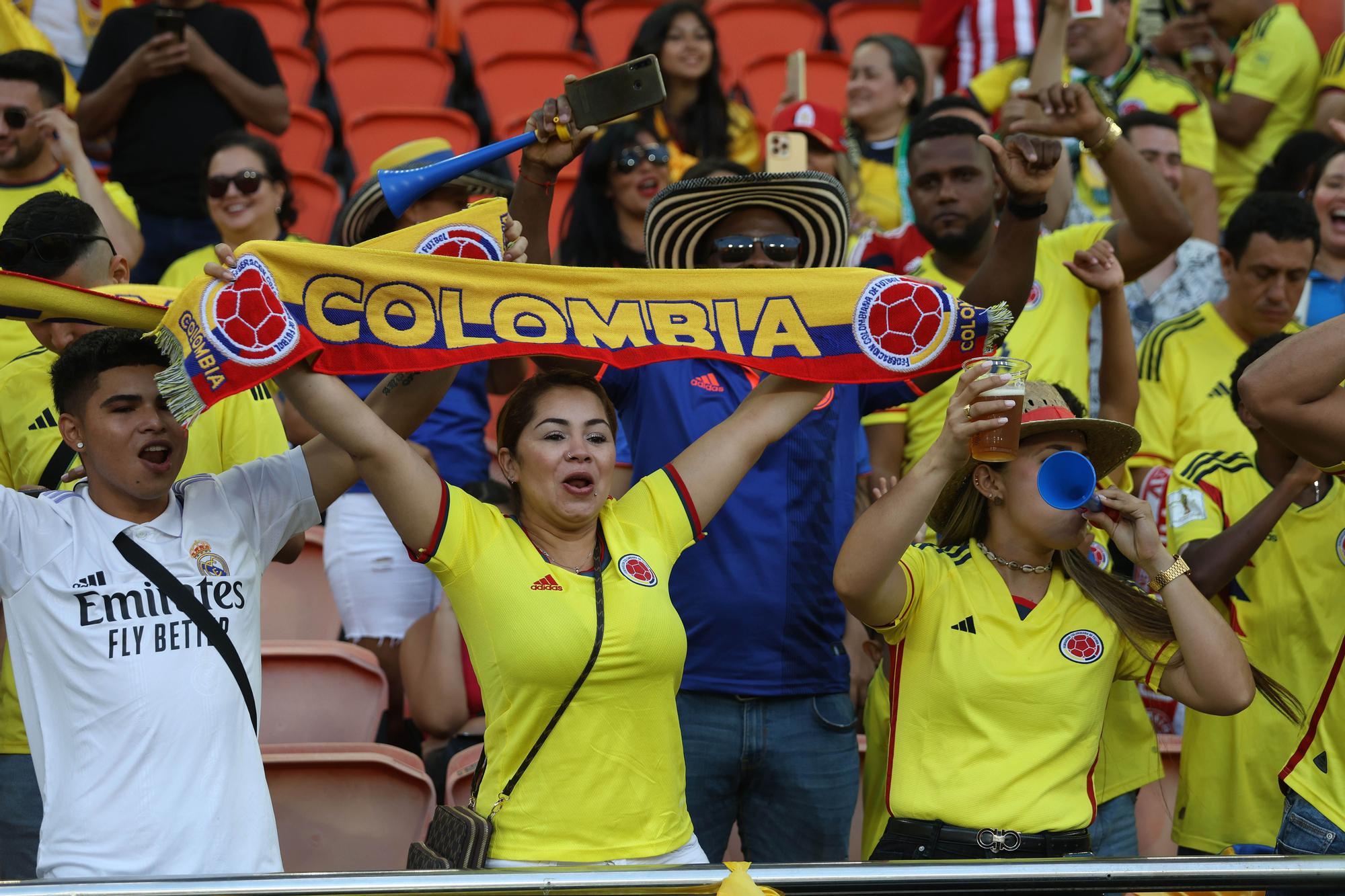 Colombia tiñó de amarillo las gradas de Mestalla