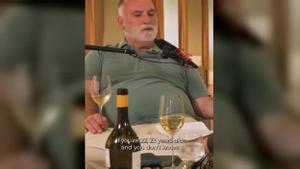 José Andrés, durante la grabación del pódcast ’Longer tables with José Andrés’, con el Gran Vino Pazo Barrantes.