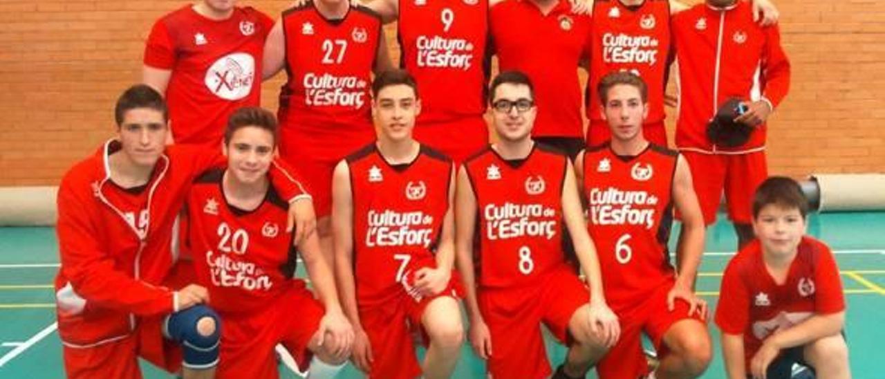 Conjuntos infantil y júnior del club de baloncesto de Cullera que complementan la formación deportiva en la academia.