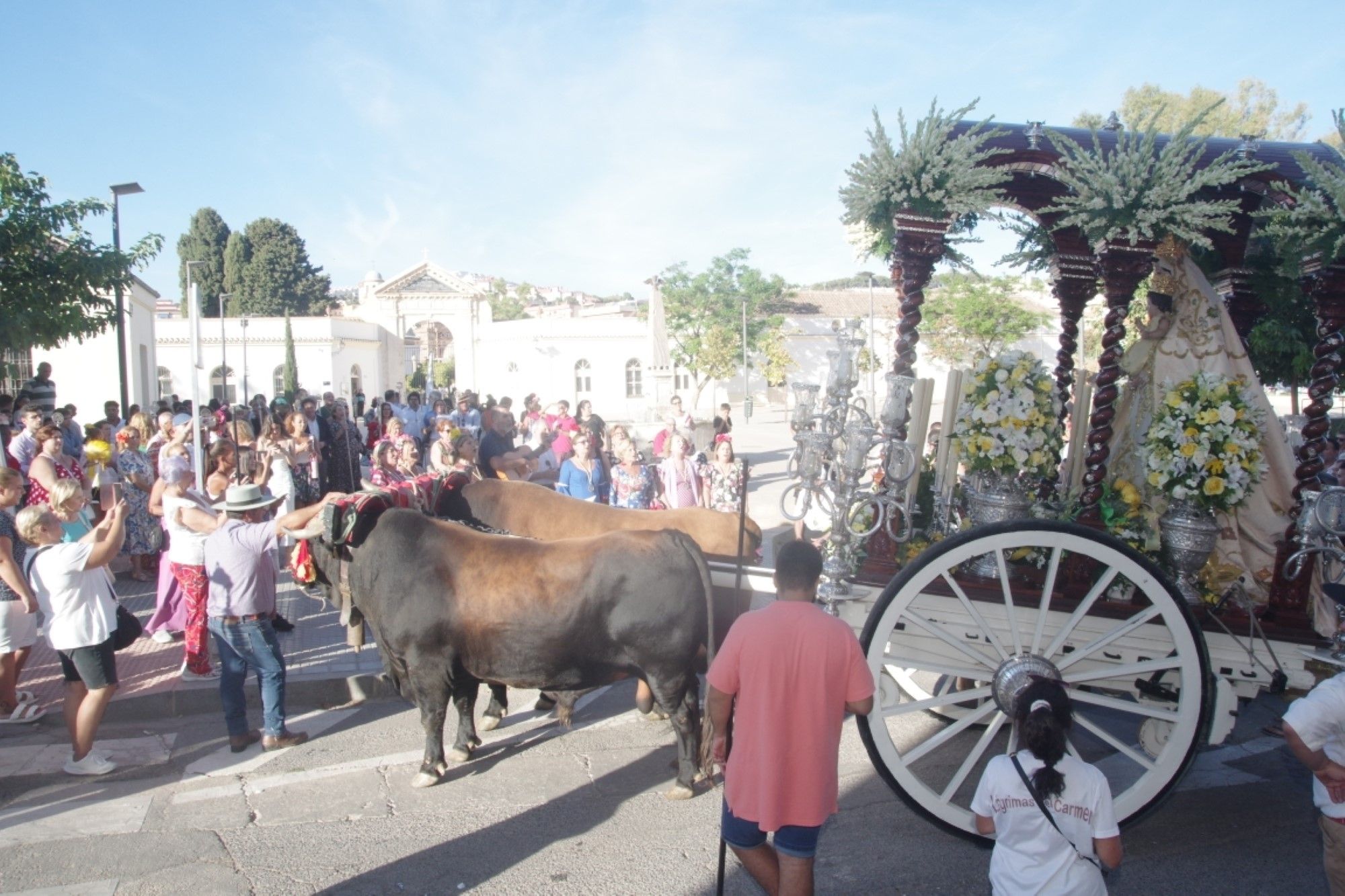 Salida de la romería de la Virgen de la Alegría desde Capuchinos