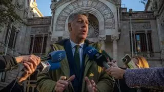 Albiol se atrinchera para abortar una ocupación en Badalona y se encara con la usurpadora