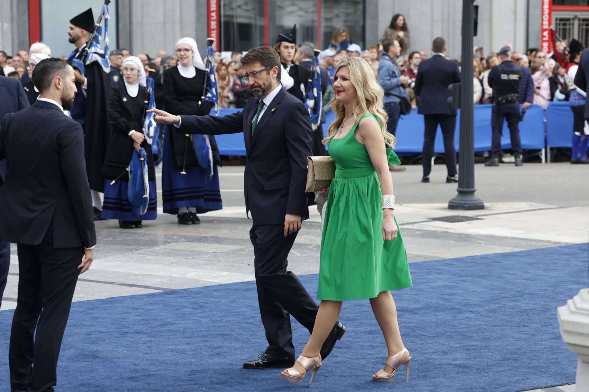  Así fue la llegada de los invitados a los premios "Princesa de Asturias" y su paso por la alfombra azul