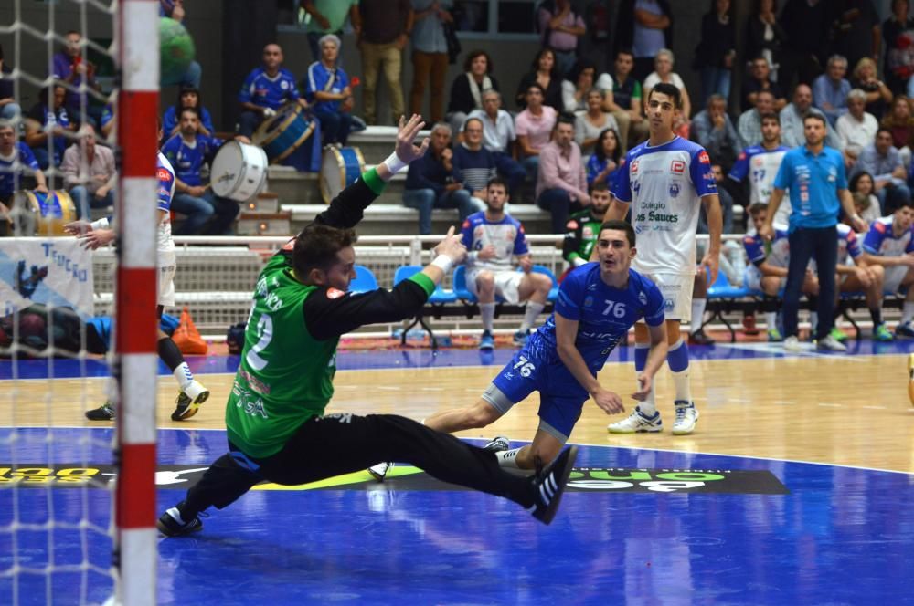 Oda al balonmano con premio para el Teucro