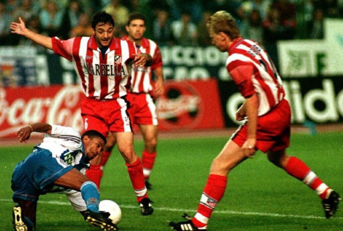 Santi Denia y Bejbl con Djalminha. |  EFE