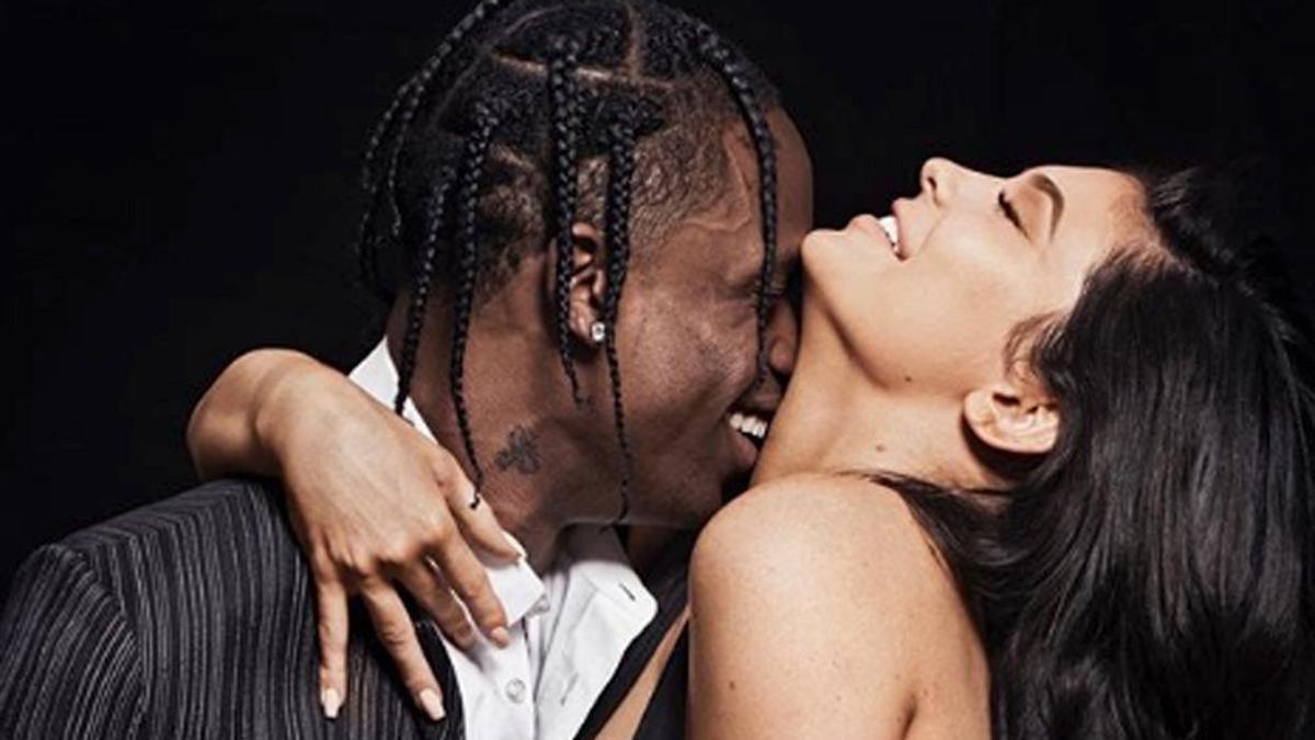 Kylie Jenner con Travis y boquita de pitiminí