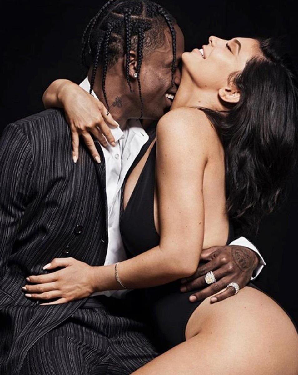 Kylie Jenner con Travis y boquita de pitiminí