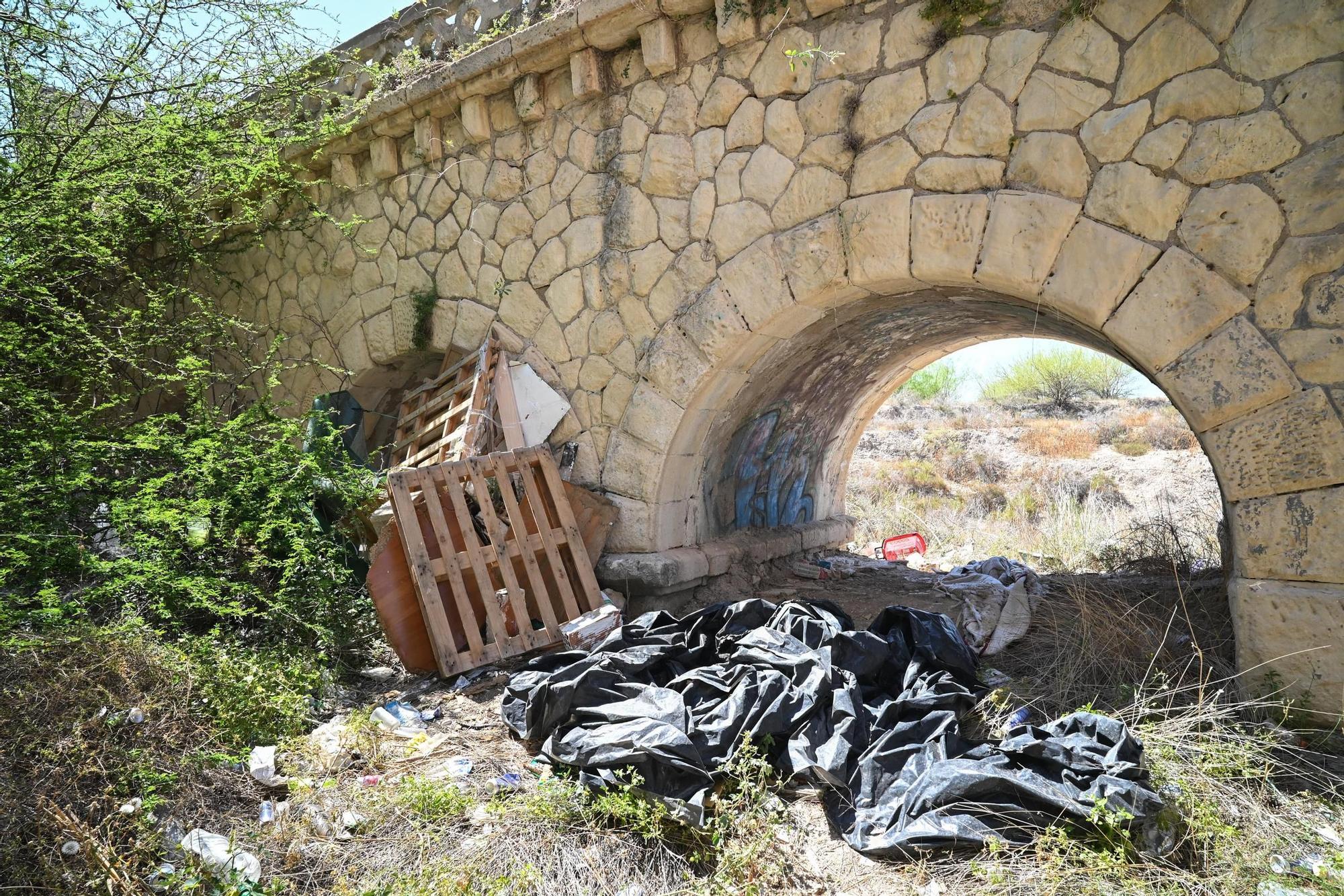 El acueducto centenario de Elche avanza en su abandono