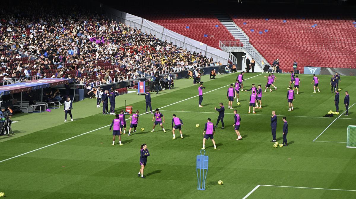 Entrenamiento de los jugadores del Barça en el Spotify Camp Nou el pasado 7 de noviembre, con la grada de Gol Nord vacía.