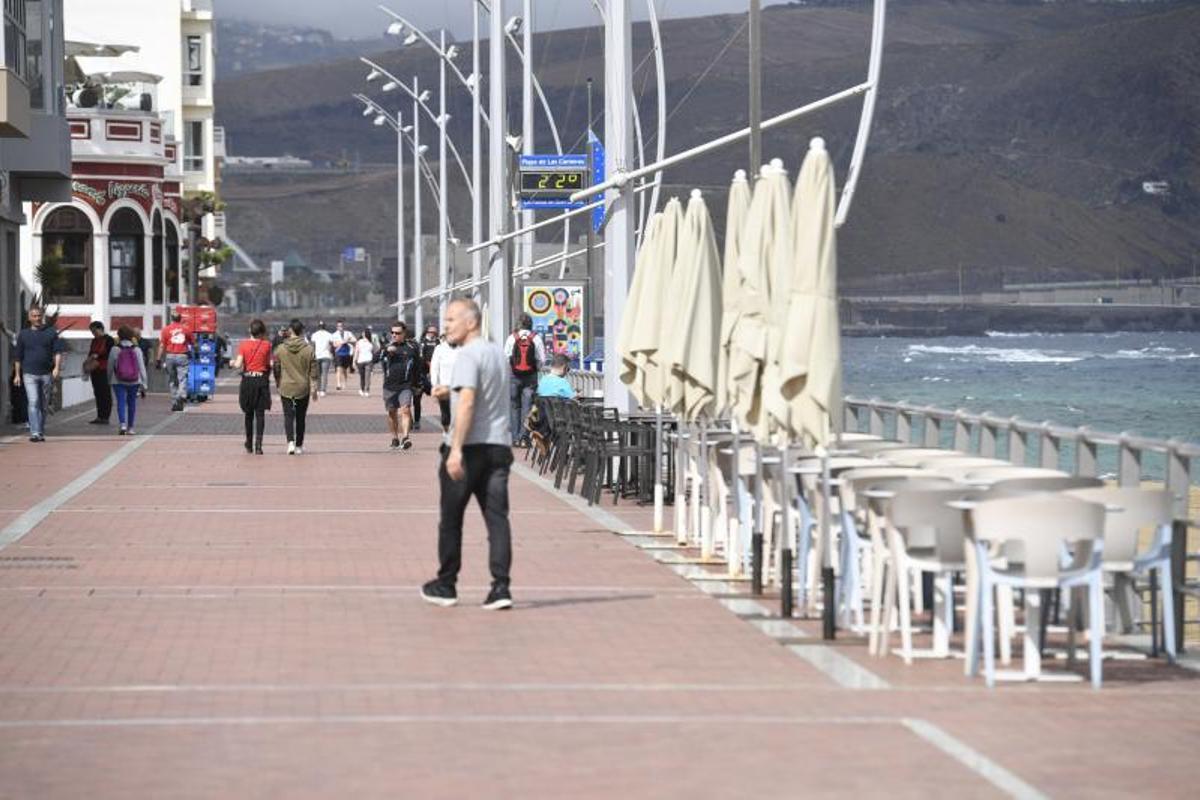 12-06-19 LAS PALMAS DE GRAN CANARIA. PLAYA DE LAS CANTERAS. LAS PALMAS DE GRAN CANARIA. METEOROLOGIA. Playa de Las Canteras. Fotos: Juan Castro. | 12/06/2019 | Fotógrafo: Juan Carlos Castro 12-06-19 LAS PALMAS DE GRAN CANARIA. PLAYA DE LAS CANTERAS. LAS PALMAS DE GRAN CANARIA. METEOROLOGIA. Playa de Las Canteras. Fotos: Juan Castro. | 12/06/2019 | Fotógrafo: Juan Carlos Castro