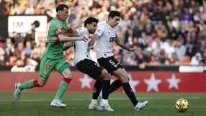 Resumen, goles y highlights del Valencia CF 1 - 0 Osasuna de la jornada 26 de LaLiga EA Sports