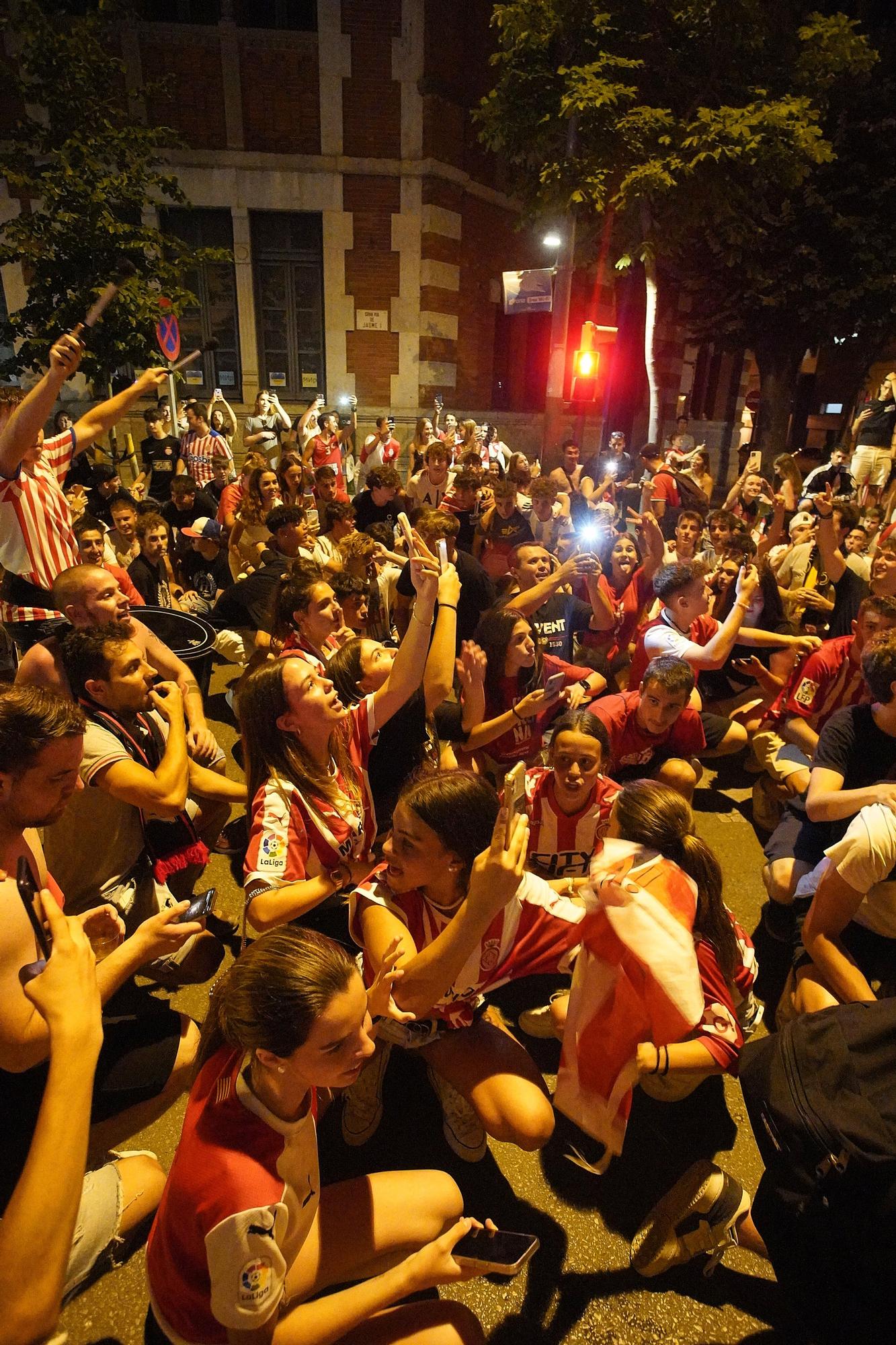 La ciutat surt al carrer a celebrar l'ascens del Girona a Primera