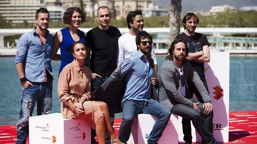 David Marqués con el equipo de ´Dioses y perros´ en el Festival de Málaga.