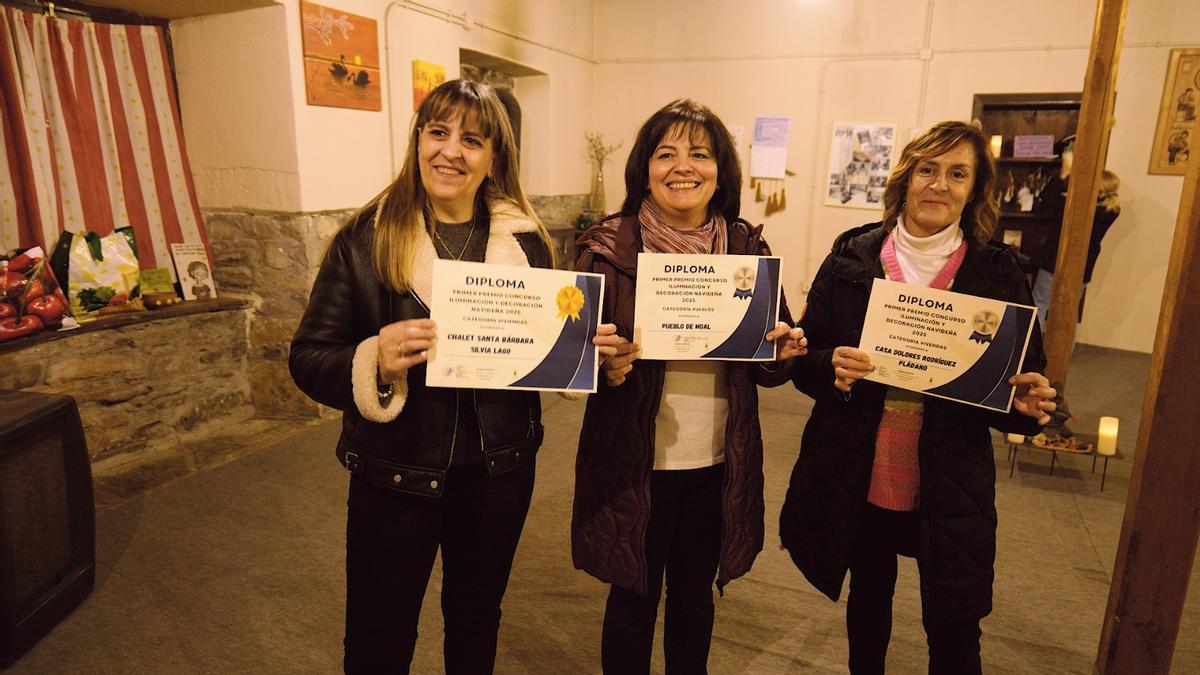 Premiadas en diferntes categorías del concurso de decoración navideña.