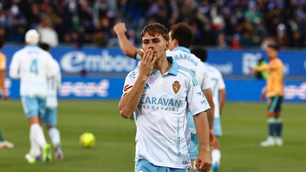 Dani Gómez celebra el gol que anotó ante el Racing.